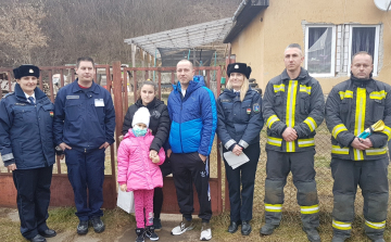 Rendőrök, polgárőrök és tűzoltók teljesítették egy kislány kívánságát 