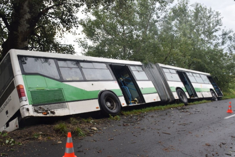 Buszt lopott egy fiatal, majd összetörte