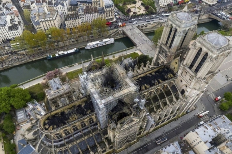 Elfogadta a Notre-Dame helyreállításáról szóló törvényt